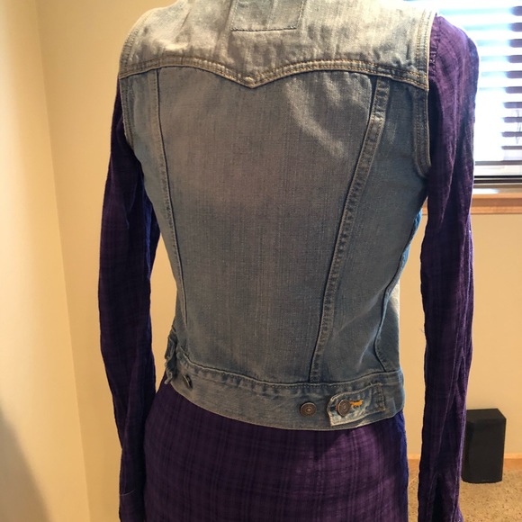 Purple long sleeve, v-neck button up - Picture 5 of 6